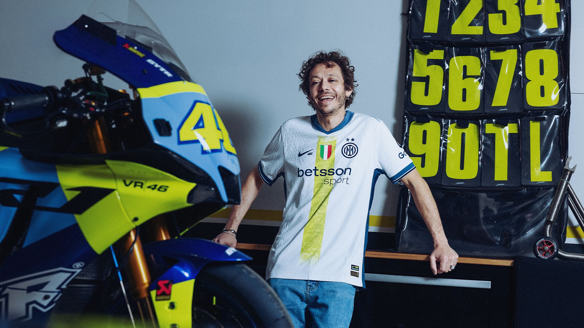 ACQUISTA LA MAGLIA AWAY SPECIAL EDITION DEDICATA A VALENTINO ROSSI